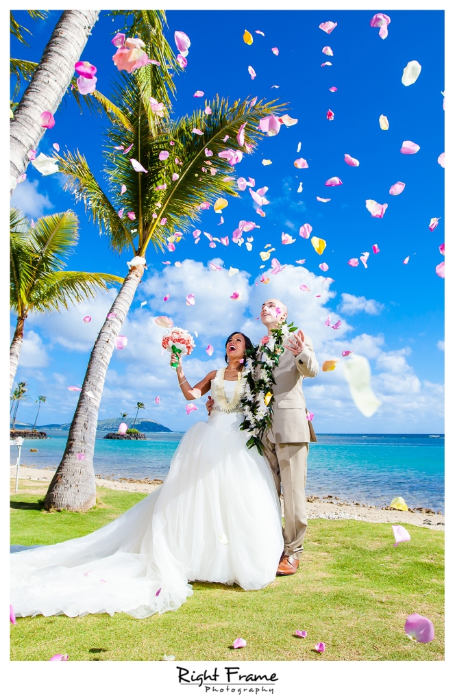 33 kahala beach wedding photographer oahu hawaii